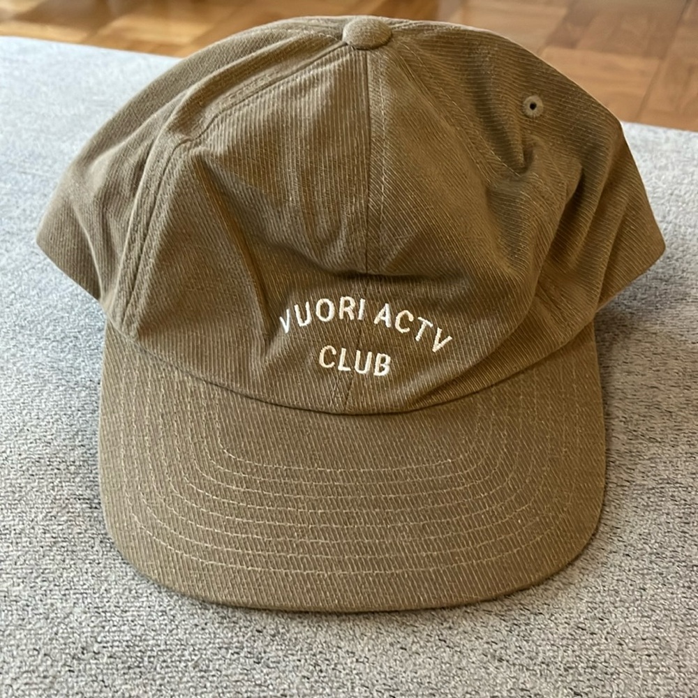 NEW with tags. Last season Vuori ACTV (“Active”) Club hat
